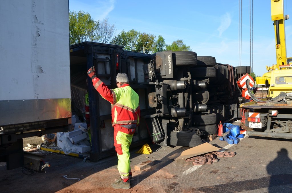 VU LKW umgestuerzt A 3 Rich Oberhausen Hoehe AS Koeln Koenigsforst P165.JPG - Miklos Laubert